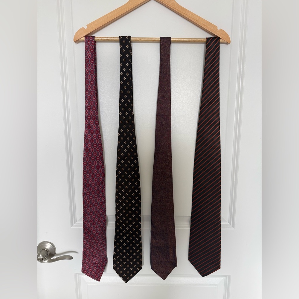 Gucci, Salvatore Ferragamo, Gino Versache, Burberry Men Tie’s Set - Picture 3 of 12